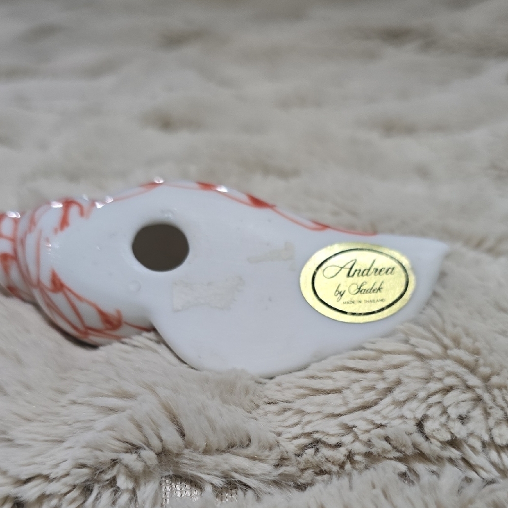 Red and White Decorative Accent Piece By Andrea Sadek. Perfect Condition - Picture 4 of 4